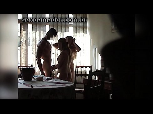 ❤️ جنسی دوست ایک دیو آدمی اور اس کے ساتھ ایک تھریسم کو مدعو کرتے ہیں۔ ❌  سیکس  ️❤