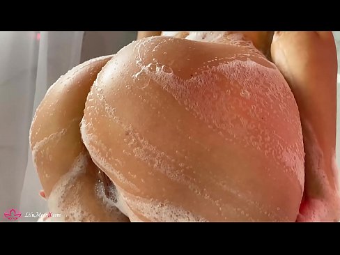 ❤️ Brunette شاور میں شدید orgasm کے لئے وائبریٹر کے ساتھ بلی میں مشت زنی کرتی ہے۔ ❌  سیکس  ️❤